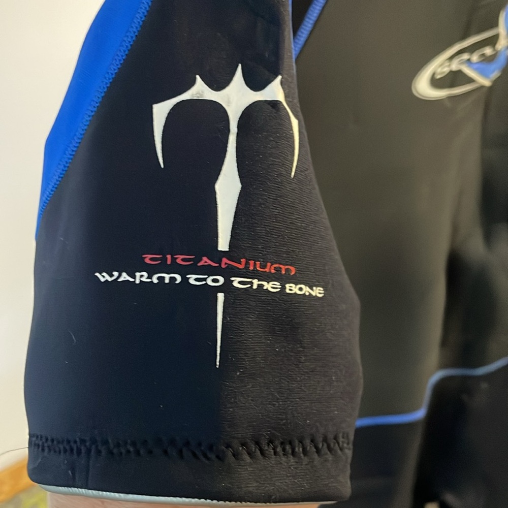 Seal Skin Black & Blue Short Sleeve Wet Suit Size xl
